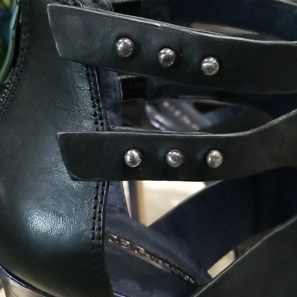 BCBG (navy blue snake skin and black pump) - Picture 6 of 12